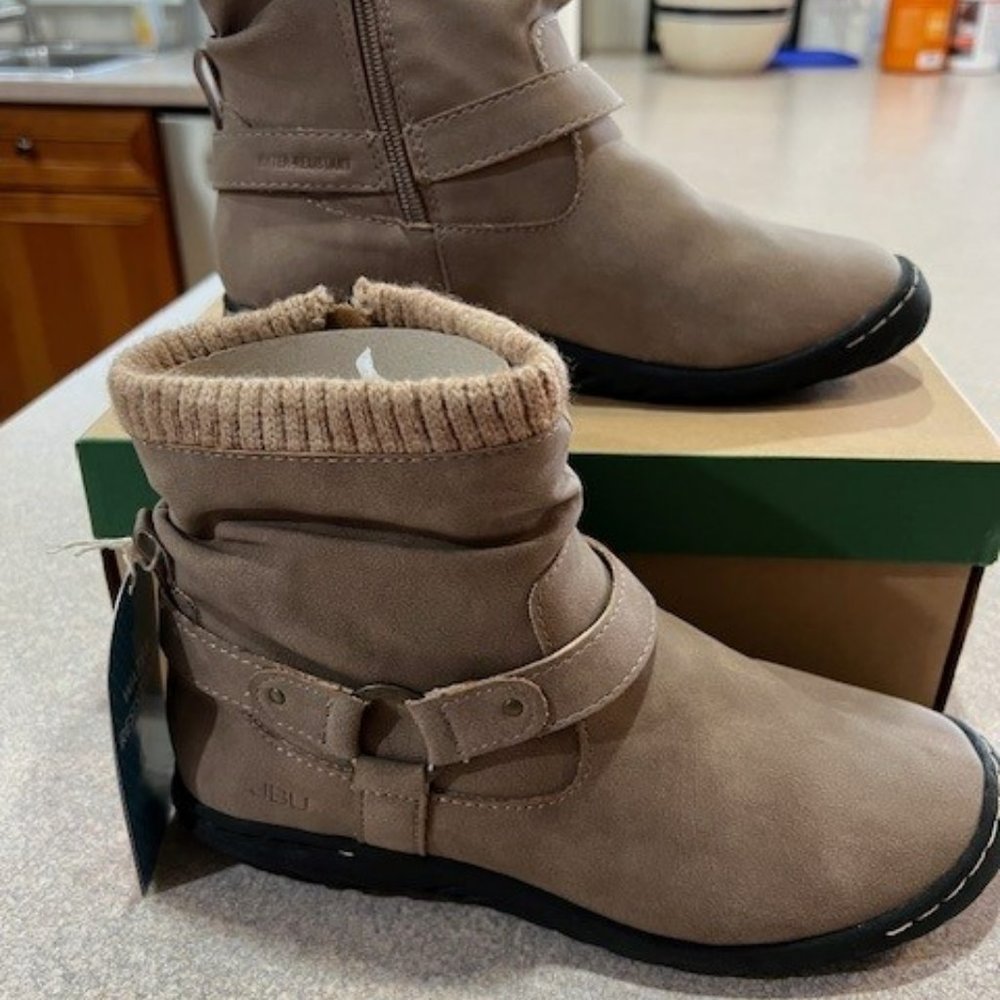 NWT - Women's JBU Westwood Boots - size 7W